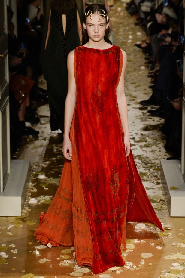 مجموعة Valentino للأزياء الفاخرة لربيع وصيف 2016