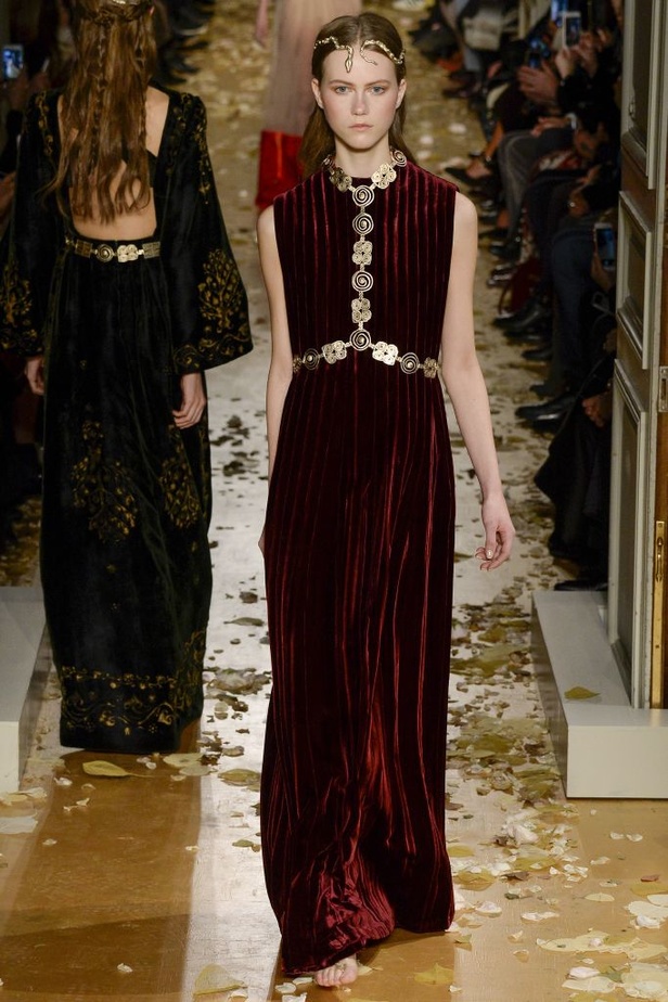 مجموعة Valentino للأزياء الفاخرة لربيع وصيف 2016