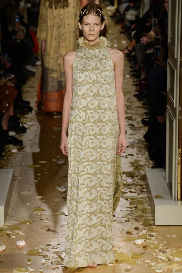 مجموعة Valentino للأزياء الفاخرة لربيع وصيف 2016