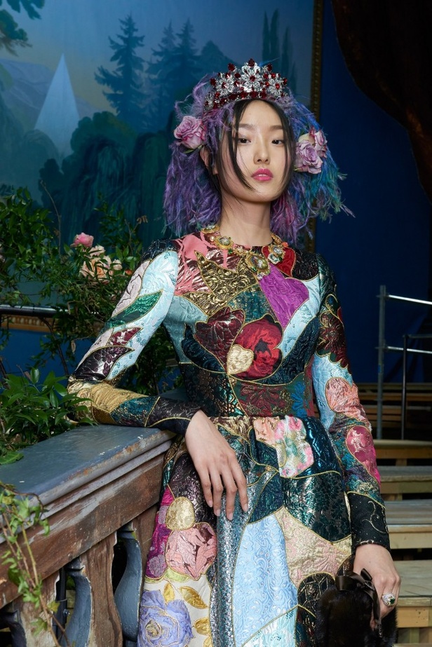 فساتين سهرة منفوخة في عرض دولتشي آند غابانا التامودا