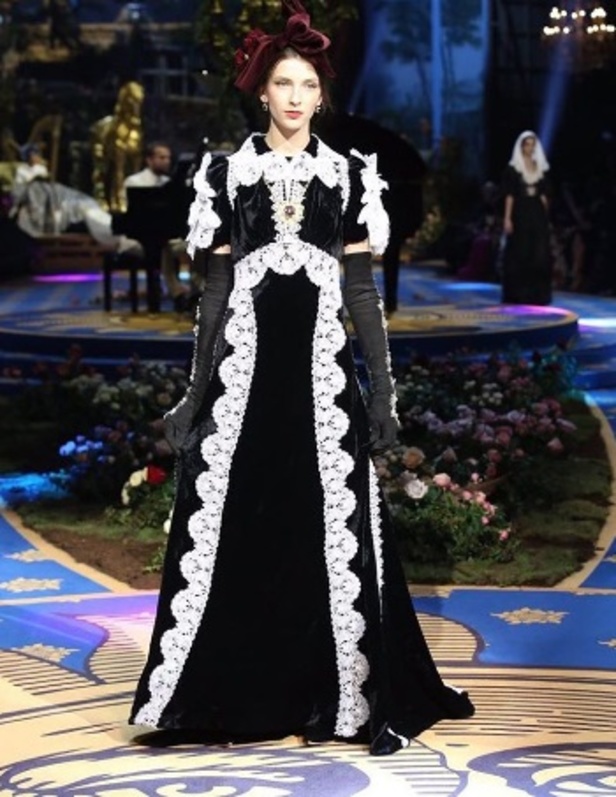 فساتين سهرة منفوخة في عرض دولتشي آند غابانا التامودا