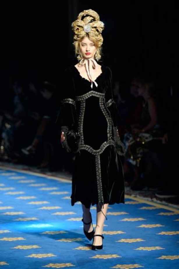 فساتين سهرة منفوخة في عرض دولتشي آند غابانا التامودا