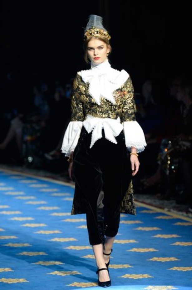 فساتين سهرة منفوخة في عرض دولتشي آند غابانا التامودا