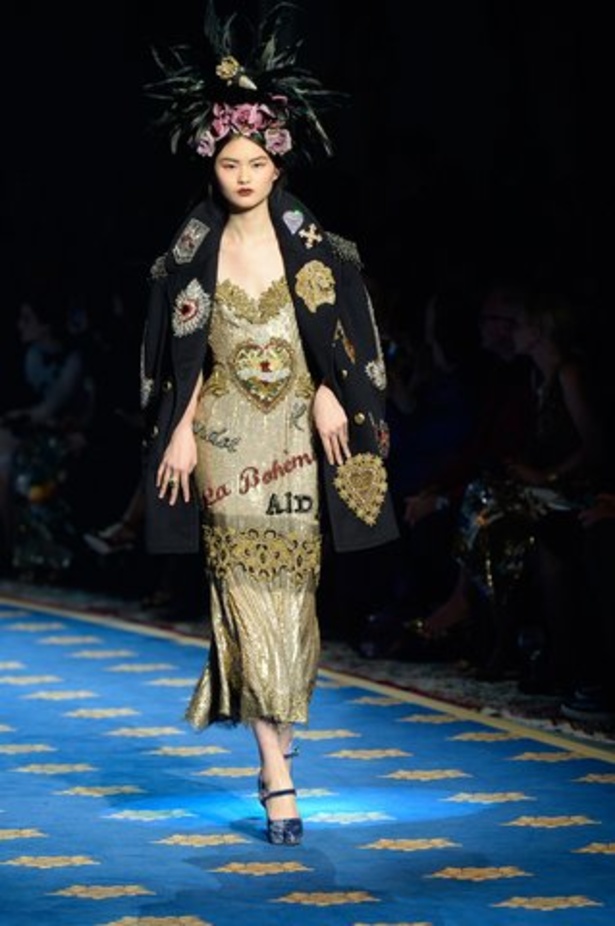 فساتين سهرة منفوخة في عرض دولتشي آند غابانا التامودا