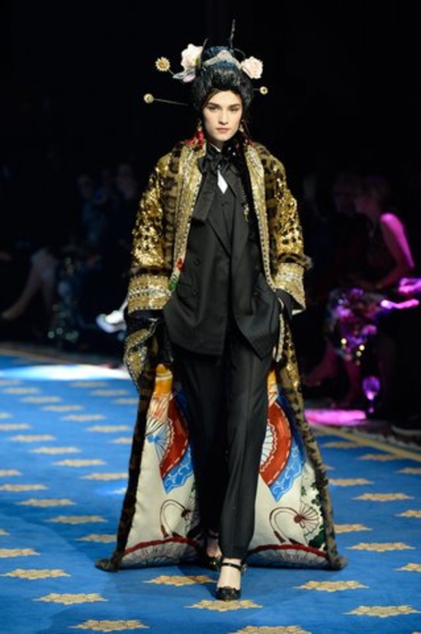 فساتين سهرة منفوخة في عرض دولتشي آند غابانا التامودا