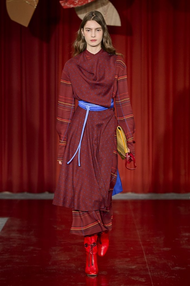 أحدث عروض أزياء دار Roksanda لخريف وشتاء 2018