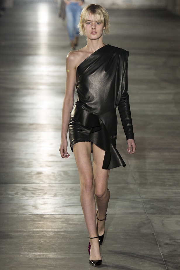 مجموعة “سان لوران” لموسم ربيع وصيف 2017 