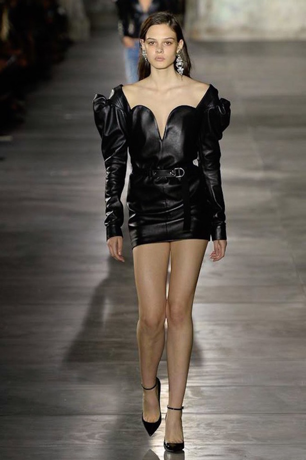 مجموعة “سان لوران” لموسم ربيع وصيف 2017 