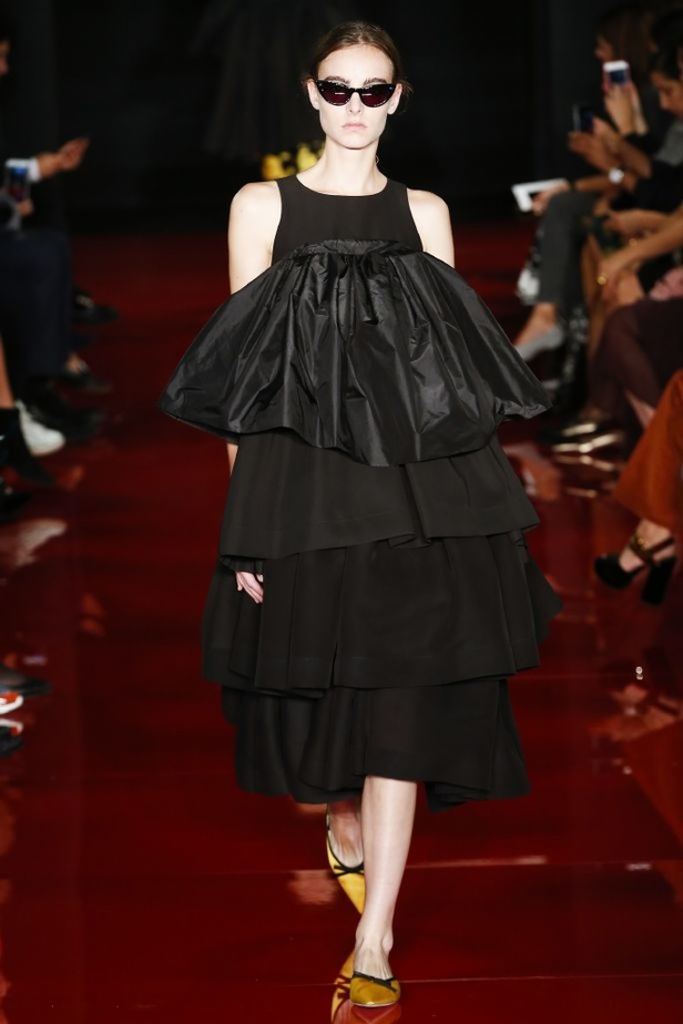 عرض روشاس لربيع وصيف 2018 باسبوع الموضة في باريس