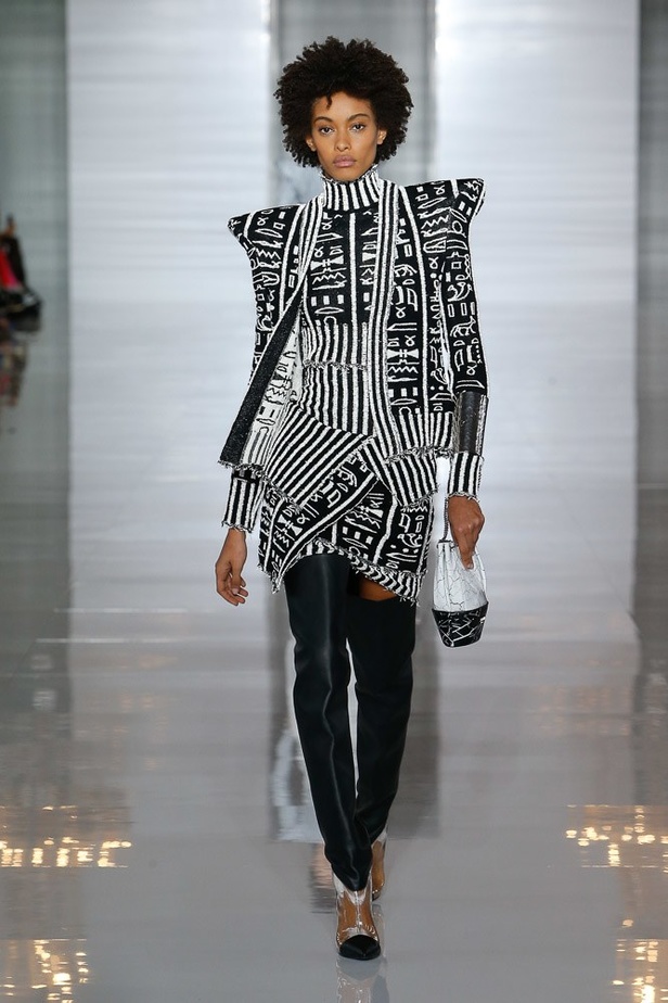 عرض أزياء Balmain لربيع وصيف 2019