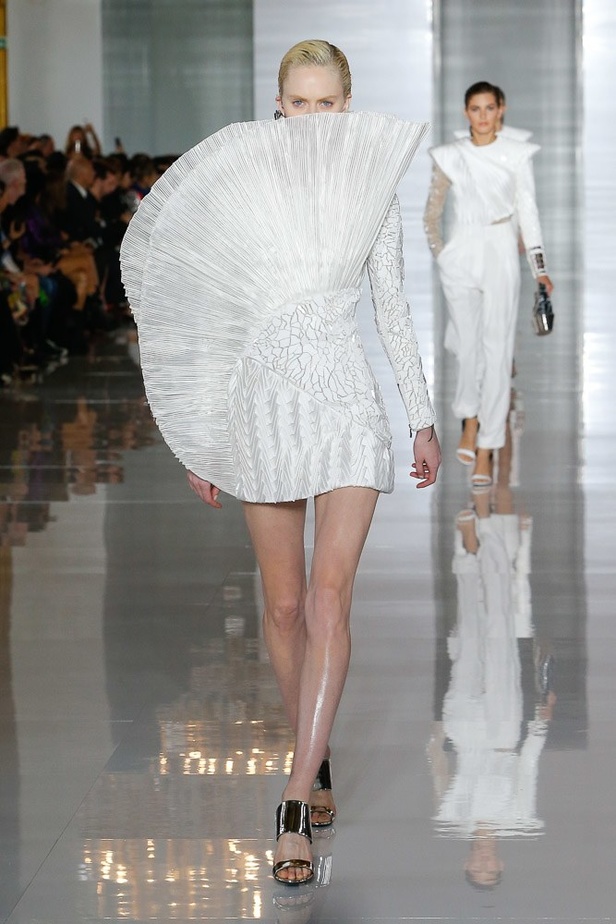 عرض أزياء Balmain لربيع وصيف 2019