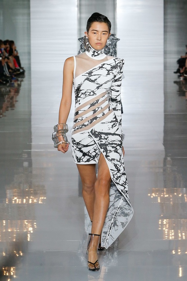 عرض أزياء Balmain لربيع وصيف 2019