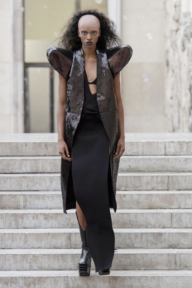 اسبوع الموضة في باريس 2019 مجموعة RICK OWENS لربيع وصيف 2020