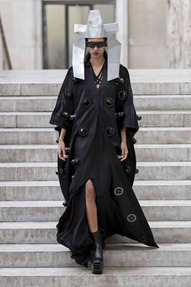 اسبوع الموضة في باريس 2019 مجموعة RICK OWENS لربيع وصيف 2020