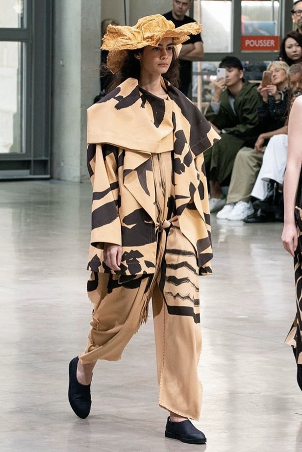 عرض مجموعة Issey Miyake ربيع وصيف 2020 