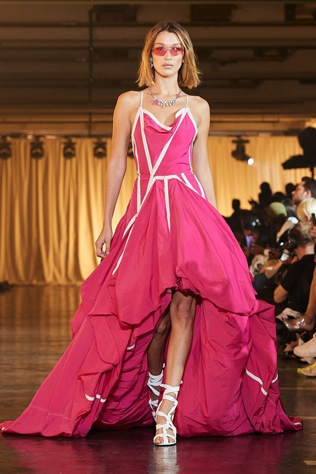 عرض مجموعة Off white بحس رياضي فاخر 