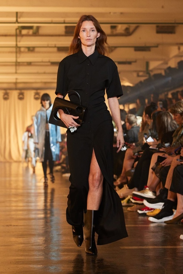 عرض مجموعة Off white بحس رياضي فاخر 