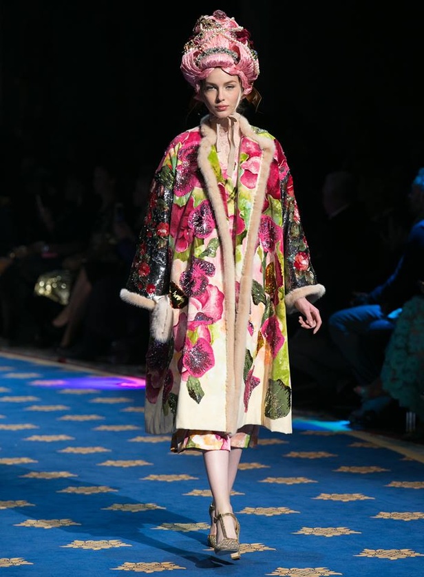 فساتين سهرة منفوخة في عرض دولتشي آند غابانا التامودا