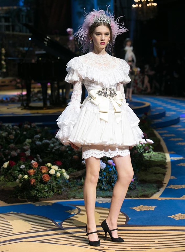 فساتين سهرة منفوخة في عرض دولتشي آند غابانا التامودا