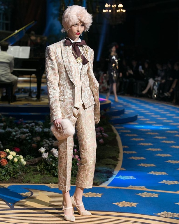 فساتين سهرة منفوخة في عرض دولتشي آند غابانا التامودا