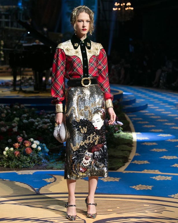 فساتين سهرة منفوخة في عرض دولتشي آند غابانا التامودا