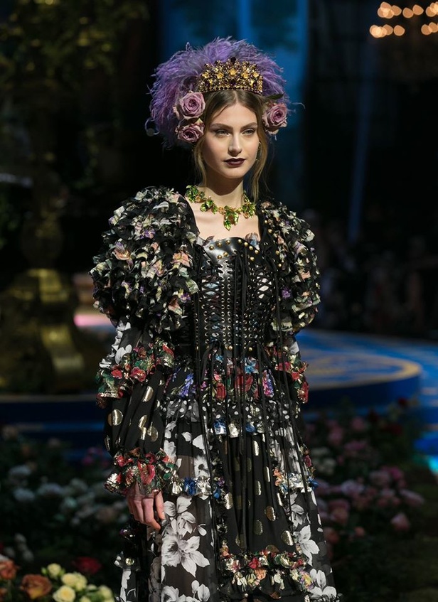 فساتين سهرة منفوخة في عرض دولتشي آند غابانا التامودا