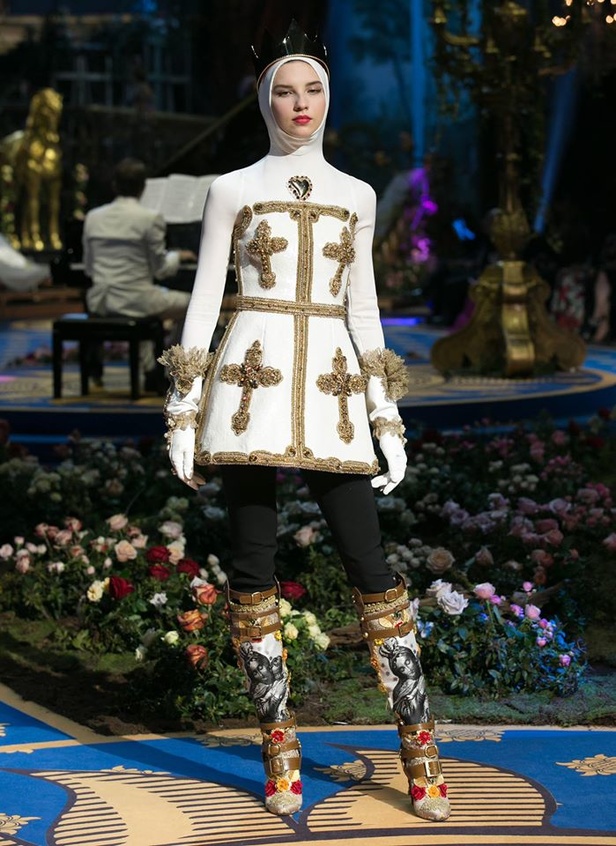 فساتين سهرة منفوخة في عرض دولتشي آند غابانا التامودا