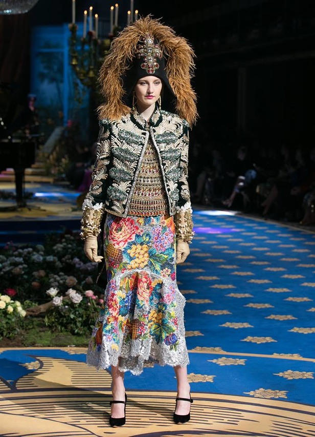 فساتين سهرة منفوخة في عرض دولتشي آند غابانا التامودا