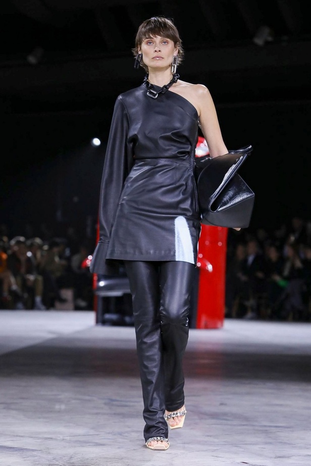 مجموعة Off White لموسم خريف وشتاء 2020-2021