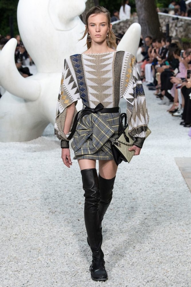 أزياء لويس فويتون كروز لعام 2019 تحاكي الروح الحيوية