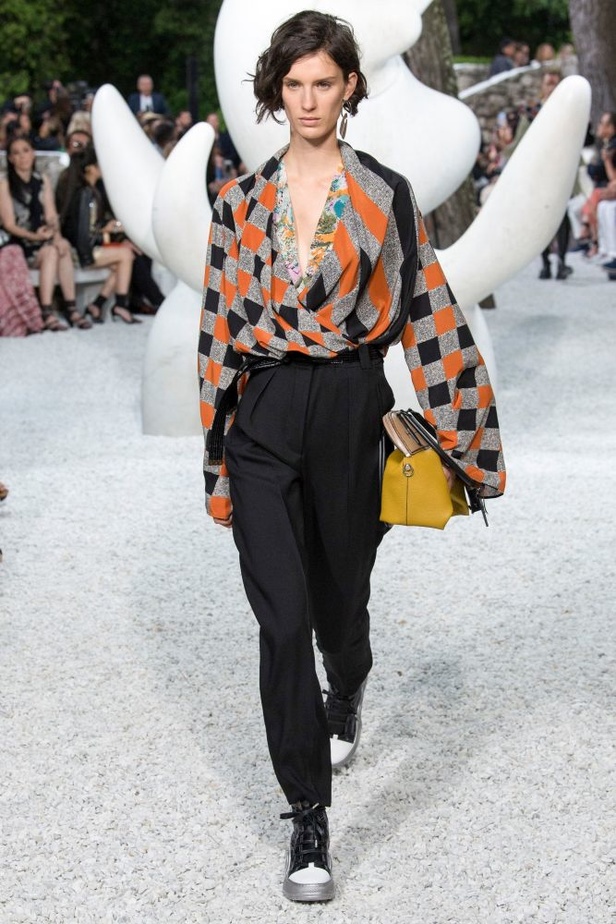 أزياء لويس فويتون كروز لعام 2019 تحاكي الروح الحيوية