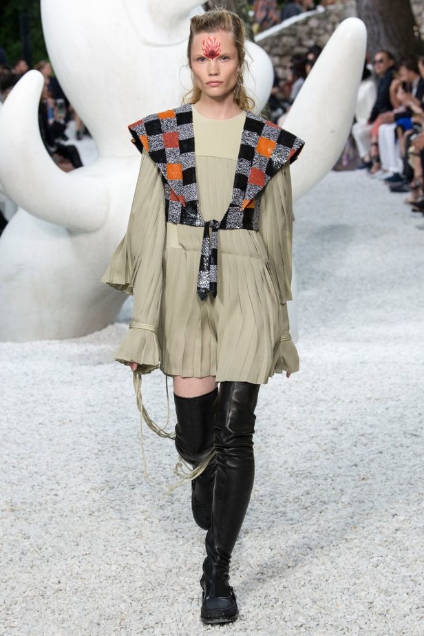 أزياء لويس فويتون كروز لعام 2019 تحاكي الروح الحيوية