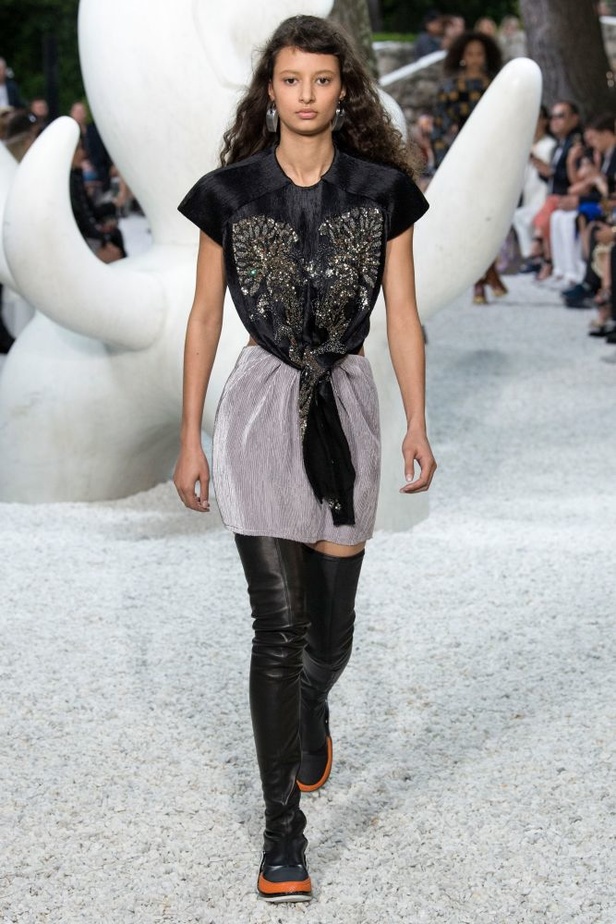 أزياء لويس فويتون كروز لعام 2019 تحاكي الروح الحيوية