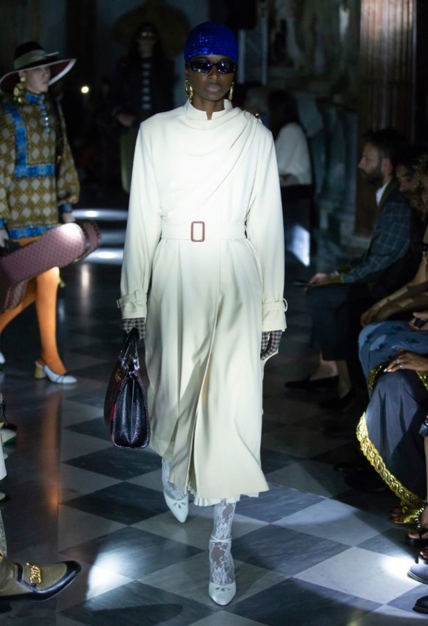 مجموعة غوتشي كروز 2020 تنير متحف روما بقصات وألوان عصرية ومميّزة