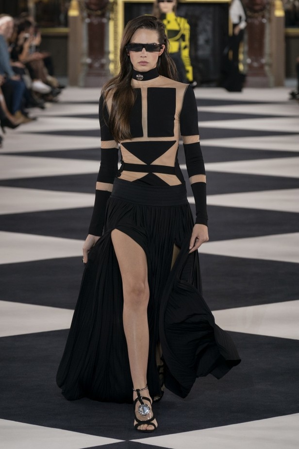 اسبوع الموضة في باريس 2019 ازياء BALMAIN الجاهزة لربيع وصيف 2020