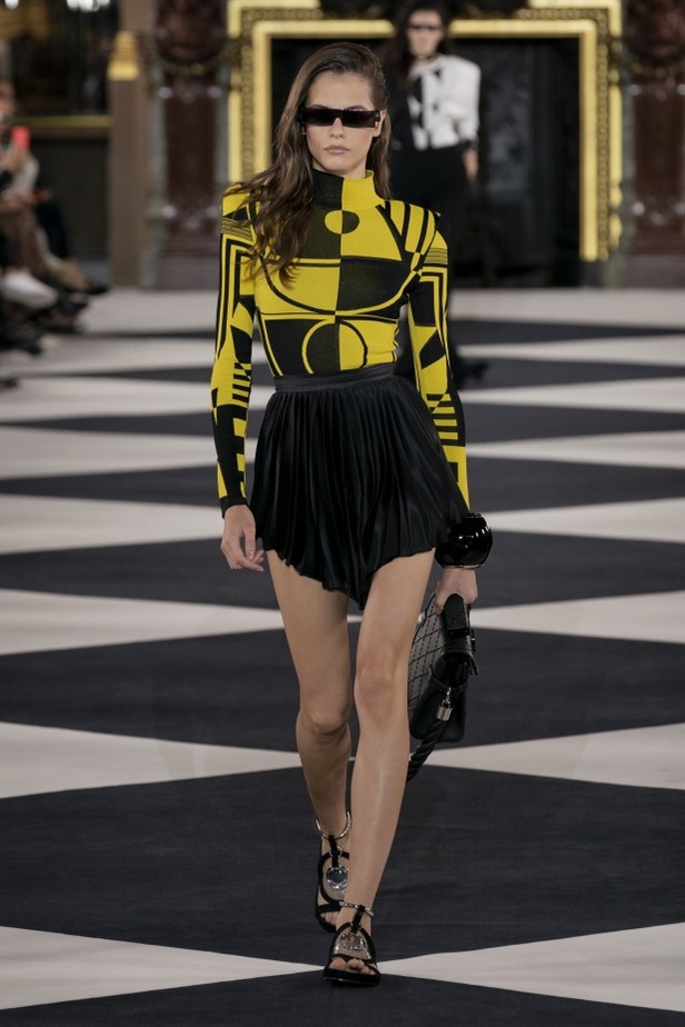 اسبوع الموضة في باريس 2019 ازياء BALMAIN الجاهزة لربيع وصيف 2020