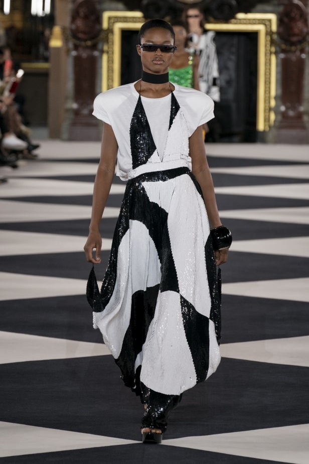 اسبوع الموضة في باريس 2019 ازياء BALMAIN الجاهزة لربيع وصيف 2020