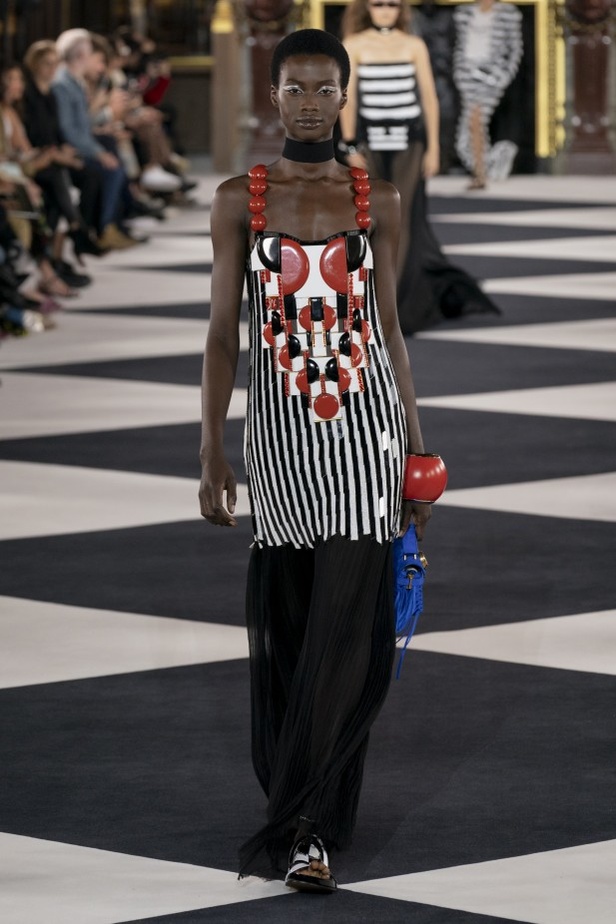 اسبوع الموضة في باريس 2019 ازياء BALMAIN الجاهزة لربيع وصيف 2020