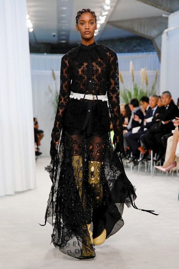 اسبوع الموضة في باريس 2019 مجموعة لويفي لربيع وصيف 2020