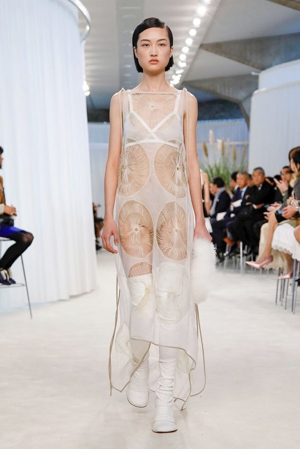 اسبوع الموضة في باريس 2019 مجموعة لويفي لربيع وصيف 2020