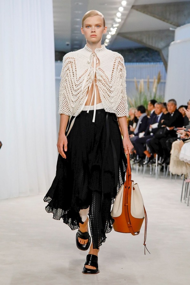 اسبوع الموضة في باريس 2019 مجموعة لويفي لربيع وصيف 2020