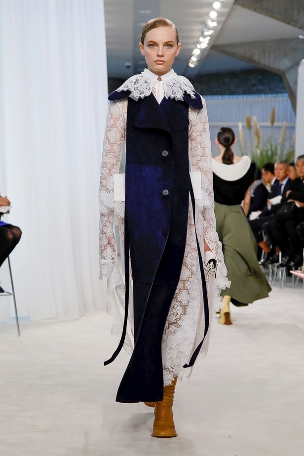 اسبوع الموضة في باريس 2019 مجموعة لويفي لربيع وصيف 2020