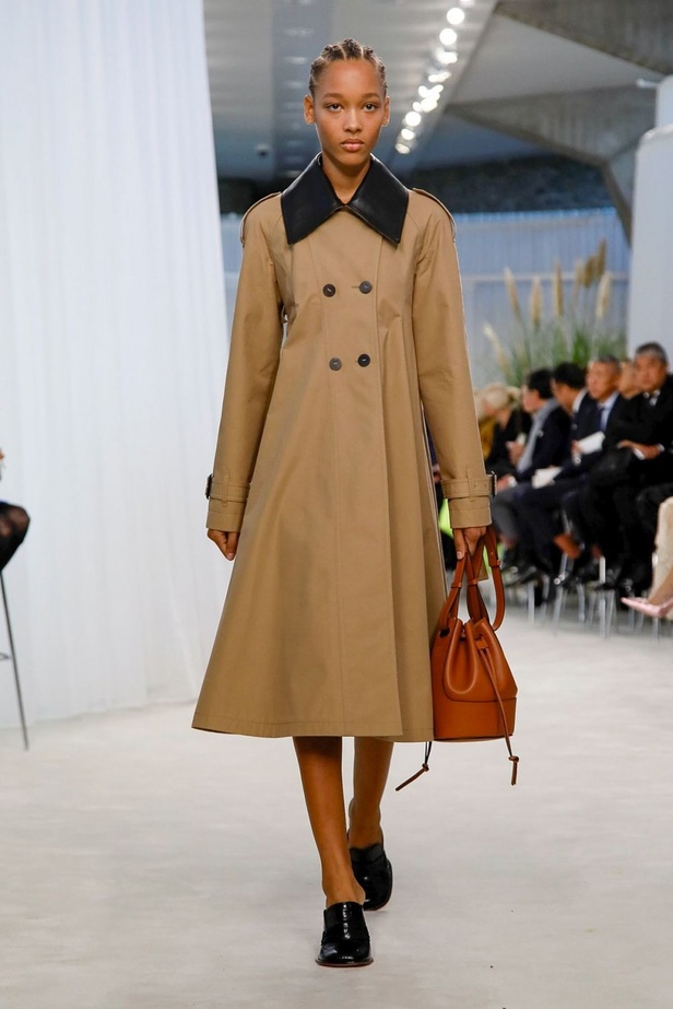 اسبوع الموضة في باريس 2019 مجموعة لويفي لربيع وصيف 2020