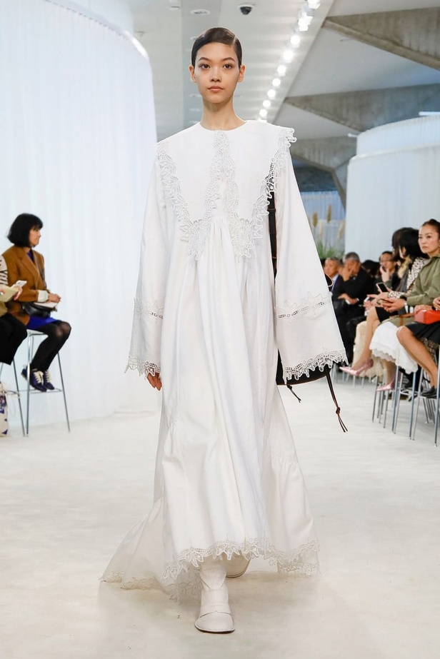 اسبوع الموضة في باريس 2019 مجموعة لويفي لربيع وصيف 2020