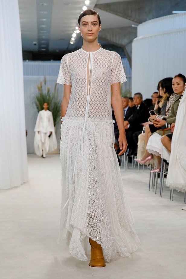 اسبوع الموضة في باريس 2019 مجموعة لويفي لربيع وصيف 2020