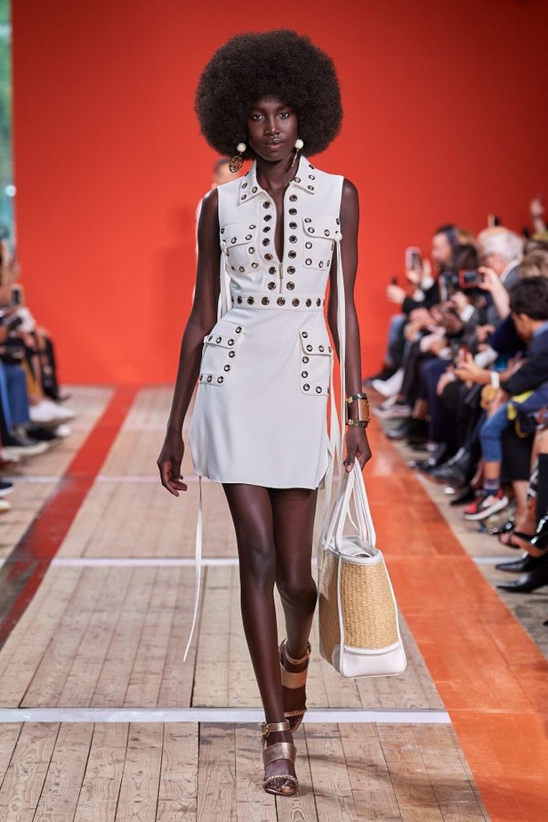 اسبوع الموضة في باريس 2019 مجموعة ايلي صعب الفاخرة لربيع وصيف 2020