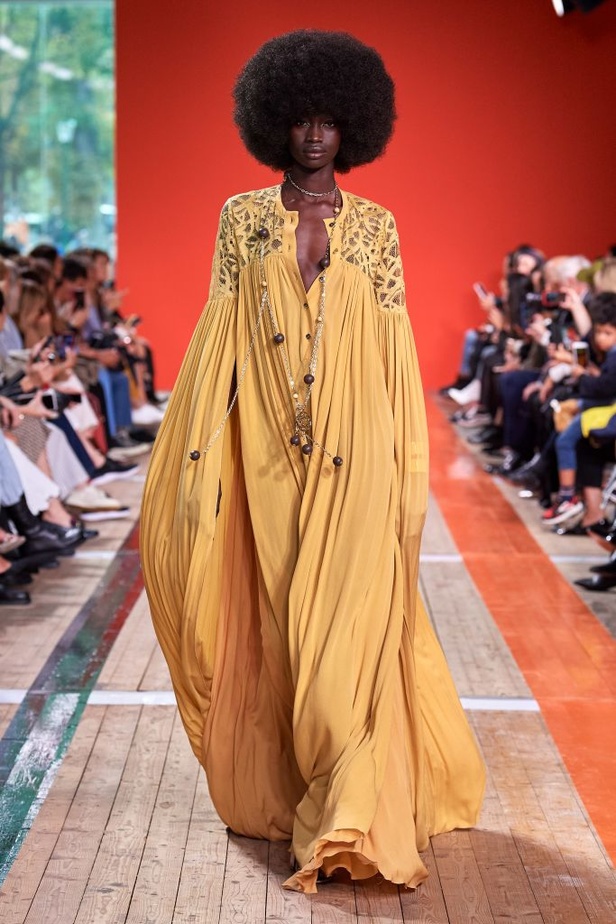 اسبوع الموضة في باريس 2019 مجموعة ايلي صعب الفاخرة لربيع وصيف 2020