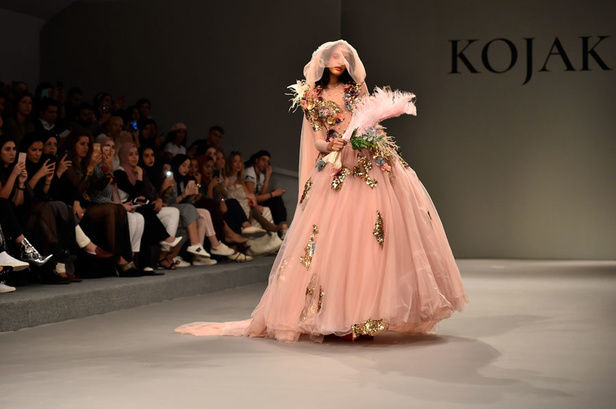 "فاشن فوروورد" يختتم فعالياته بتميّز وتألق أبرز المصممين