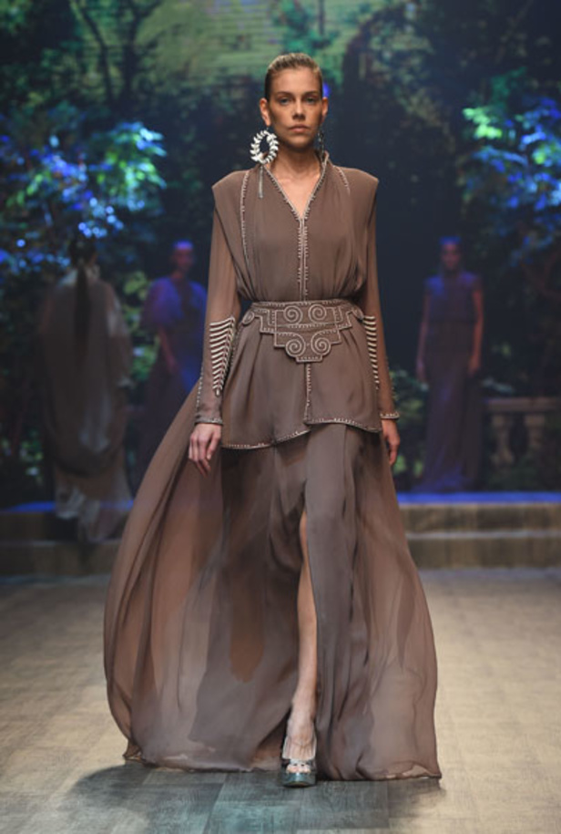 "فاشن فوروورد" يختتم فعالياته بتميّز وتألق أبرز المصممين