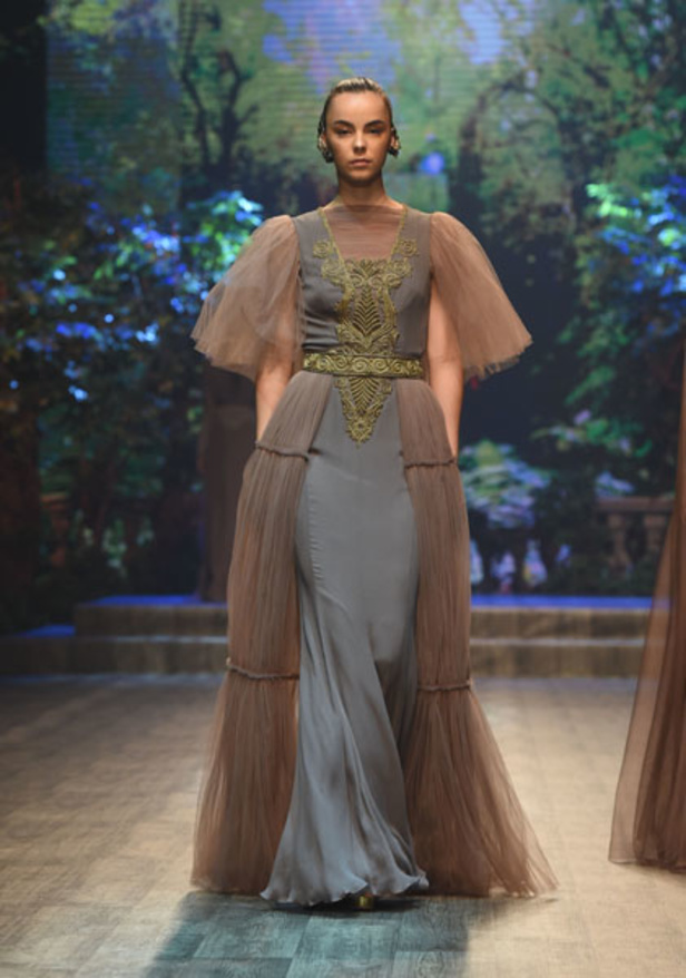 "فاشن فوروورد" يختتم فعالياته بتميّز وتألق أبرز المصممين